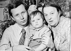  Я с мамой и племянницей Таней.Иркутск.1975 
